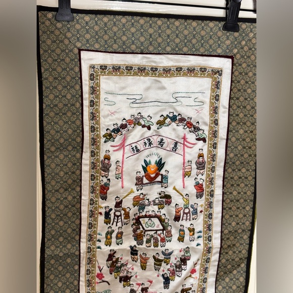 Chinese Silk Embroidery "100 Happy Children" 25 3/4" x 12 3/4" - Picture 8 of 8